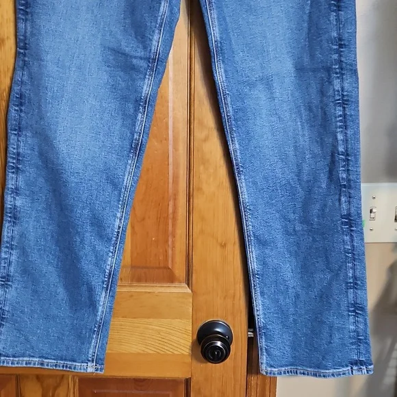 NWT American Eagle 90's Straight High Waisted Jeans - Picture 4 of 14